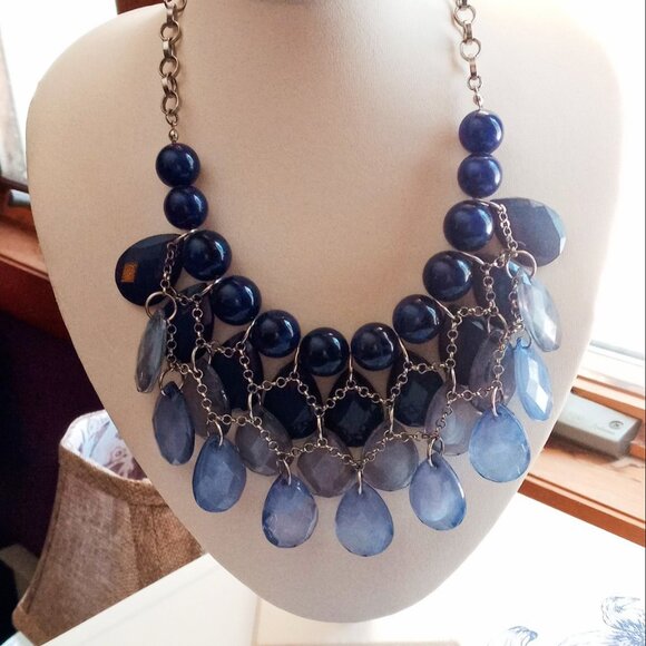 Jewelry - 💙💙💙Pretty Shades of Blue Layered Beaded Bib Statement Necklace💙💙💙